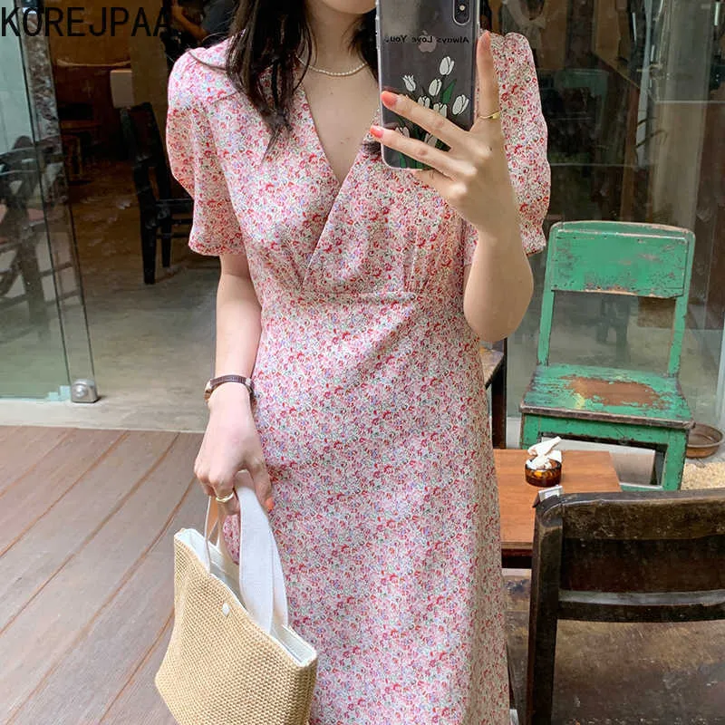 Korejpaa Mulheres vestidos de moda coreana verão gentil triturado vasta em videira em videira de decote em vibração Cross-bolhas Slim Bubble Long Vestido 210526