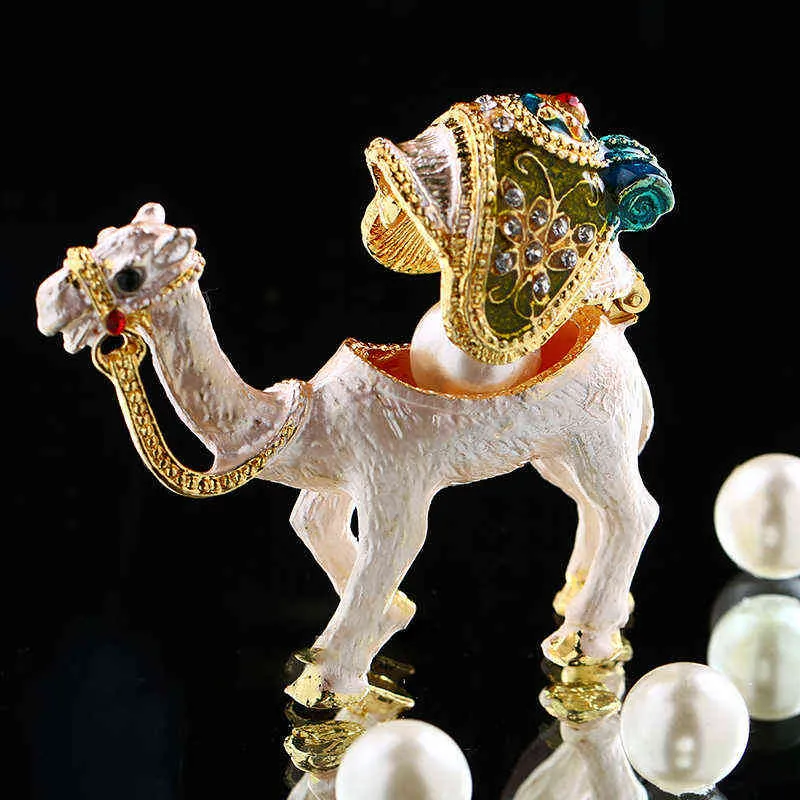 HD Bejeweled Camel Trinket Box Peint à la main Figurines de collection Cadeaux Décor Bijoux Stockage avec cristaux Ornements 211105