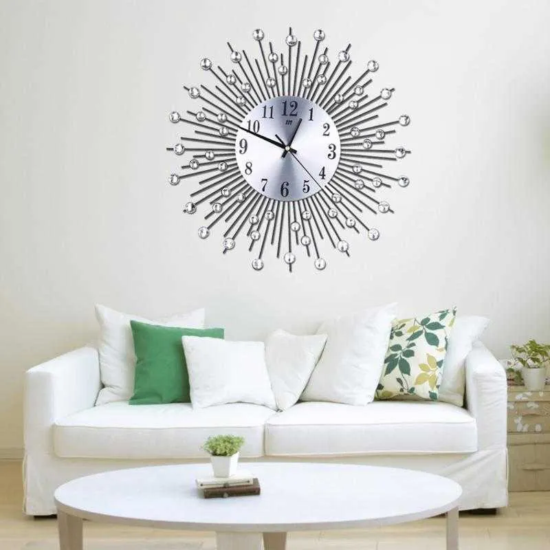 Horloge murale en métal Sunburst en cristal décoratif Home Art Décoration murale créative Horloge murale de luxe Horloges en diamant pour salon 210724