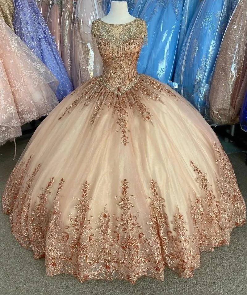 2021 Arabski seksowna różowe złoto cekinowa cekinowa koronkowa sukienki z koronką Quinceanera Suknie kochanie Kryształowe koraliki Sweet 16 Party Sukienka Promowa 255i