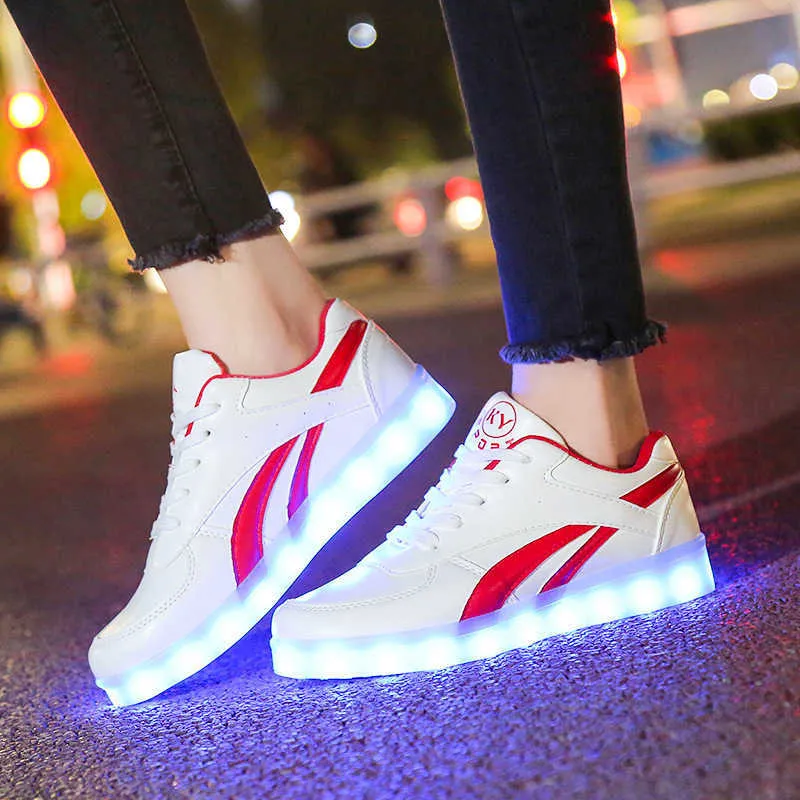 Taille 30-44 Chaussures LED lumineuses pour baskets lumineuses adultes avec lumières enfants garçons filles LED pantoufles USB chargé Feminino tenis 211022