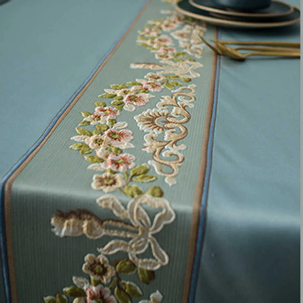 豪華な古典的な刺繍のテーブルランナー防水シミュレーションシルク幾何学的布長方形のコーヒークロス210626