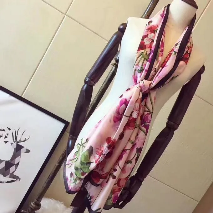 مصمم الأسلوب الشهير 100 ٪ أوشير من الحرير من المرأة ألوان صلبة ألوان ناعمة شال أنيقة النساء الحرير Squarf293y
