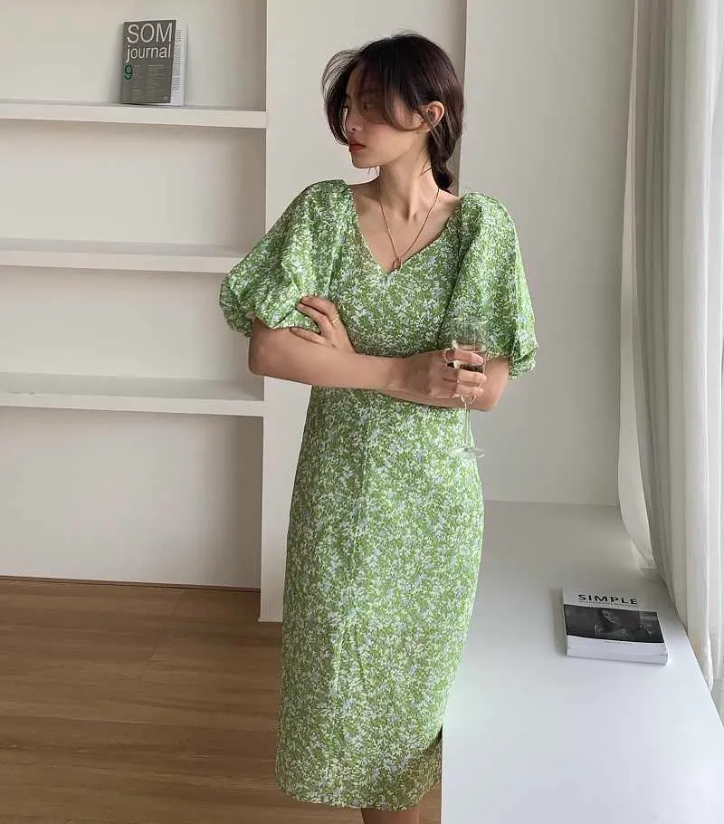Korejpaa Kadınlar Elbise Yaz Kore Chic Zarif Mizaç Kapalı Omuz V Yaka Çiçek Baskı Slim-Fit Puf görmek Vestidos 210526