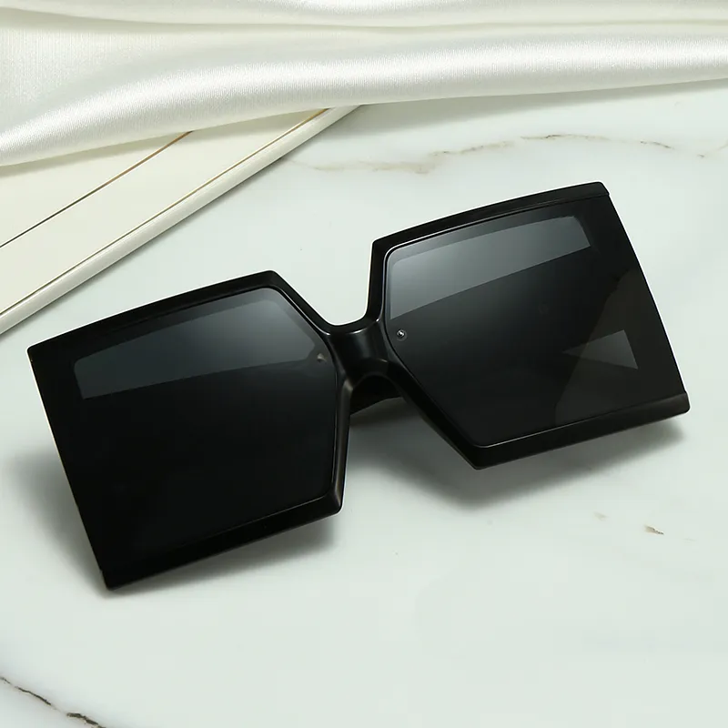 2021 Gafas de sol Polaroid cuadradas extra grandes Gafas para hombres y mujeres Marco retro Sombreado UV400 con caja 260 g