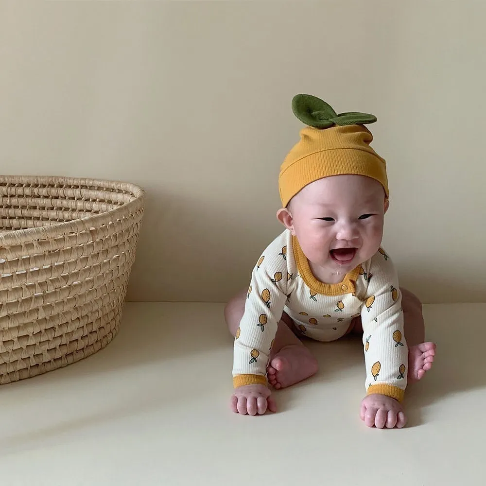 新生児の男の子の綿秋のレモンプリントジャンプスーツ長袖ボディスーツ帽子ベビー服衣装210309
