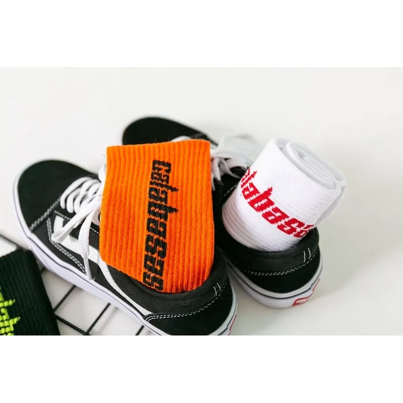 5 paar Socken Weibliche Sport Buchstaben Flut Mode Skateboard Baumwolle Hip Hop Wind Harajuku Calabasas Frauen Calcetines