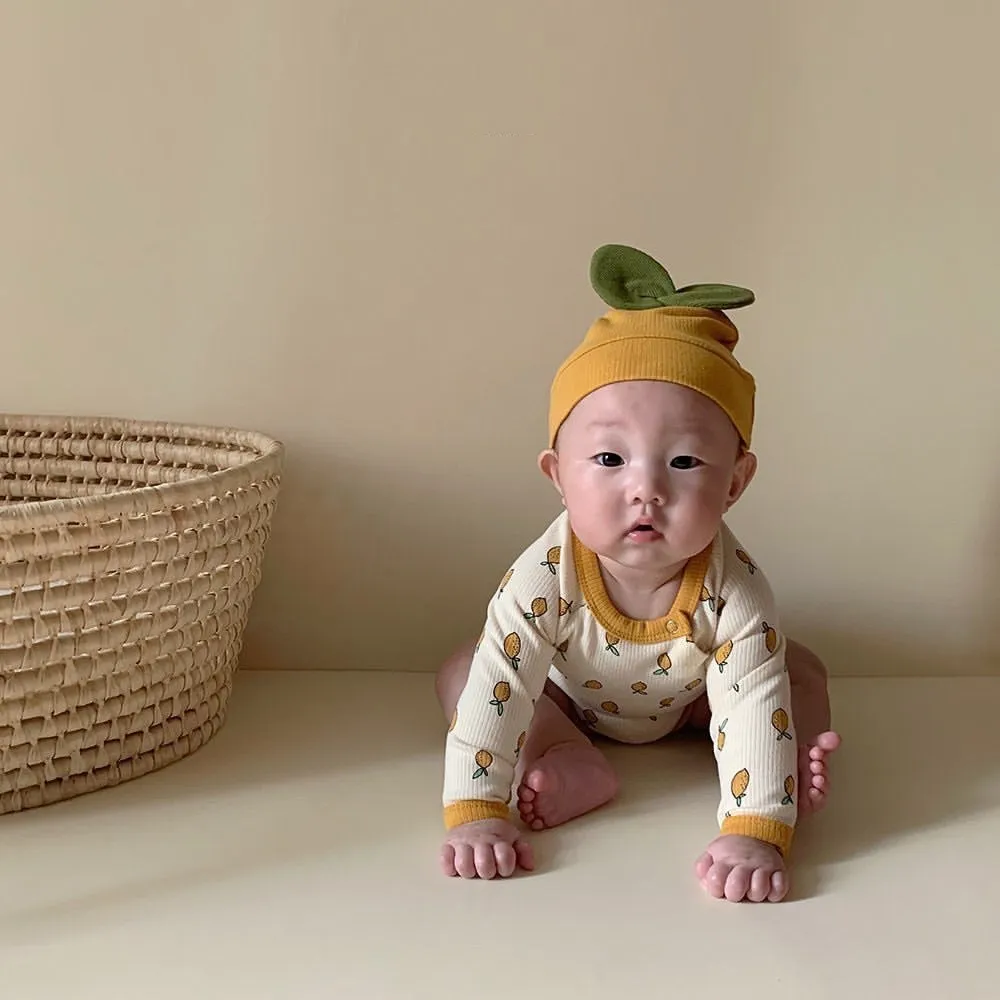 新生児の男の子の綿秋のレモンプリントジャンプスーツ長袖ボディスーツ帽子ベビー服衣装210309