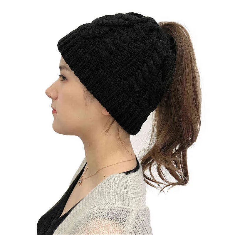 Vinter Knitting Hat Ladies Girl Stretch Sticka Messy Bun Ponytail Beanie Holy Warm Caps 211229