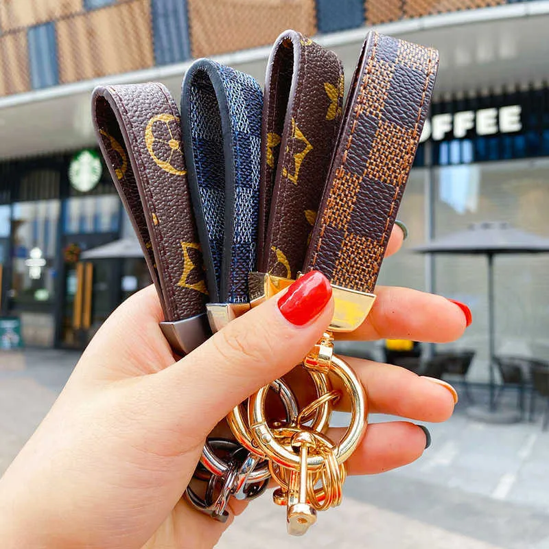 2021 Luxury Men'S Waist Buckle Leather Presbyopia Keychain Pendant Car Key Chain Ring Fashion Couple Creative Gift H1011