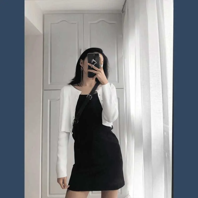 Two Pieces Skirt Set] Black Suspender Dress + White High Waist Top Slim Early Spring Cool Girl Two-piece Suit Set 220302