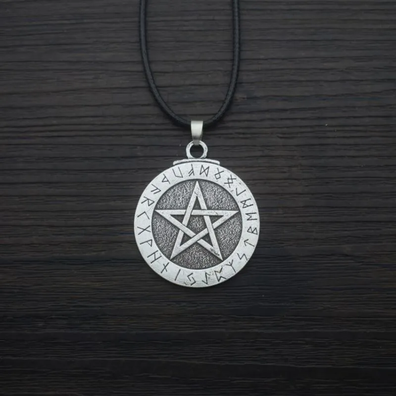 Collane con ciondolo 12 pezzi Collana con pentagramma rune vichinghe Wiccan Pagan Norse Runic Elder Futhark Jewelry280b