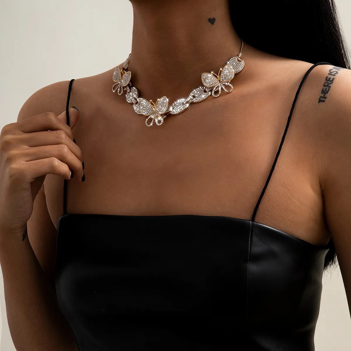 Nova moda ins designer cheio de diamantes zircônia strass bonito 3d borboleta moda mulher declaração gargantilha colar ouro silver270r