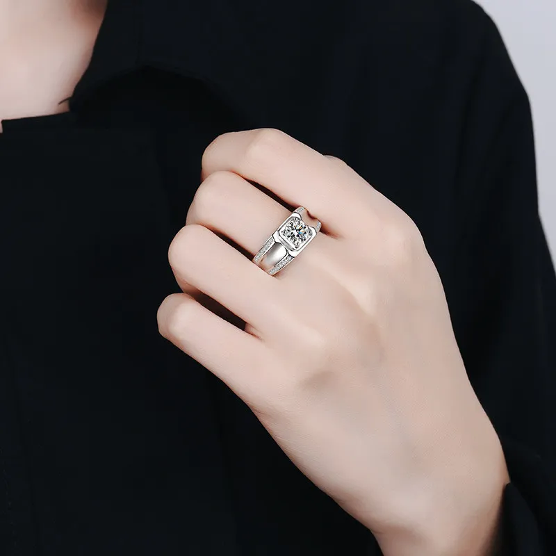 Atmosferyczne 925 Sterling Silver Male Pierścień Doskonały Cut Diamond Test 1CT VVS1 D Kolor Moissanite Jewelry