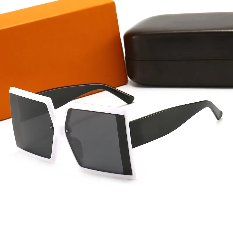 2021 Lunettes de soleil Polaroid Square Extra Square Men et femmes lunettes rétro Crame d'ombrage UV400 avec Box202A