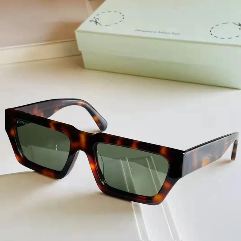 High Quality Designer New Fashion Trend Mens and Womens Sunglasses Square Black Tortoise Frame White Sunglass Oer1002 Retro Shades284W