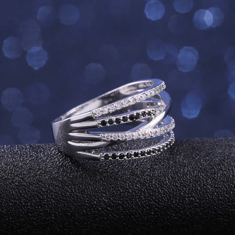 Huitan Nuovi anelli da dito da donna in stile etnico con pietra bianca nera Micro pavimentato regalo a sorpresa le donne Anelli di gioielli alla moda Q4769065