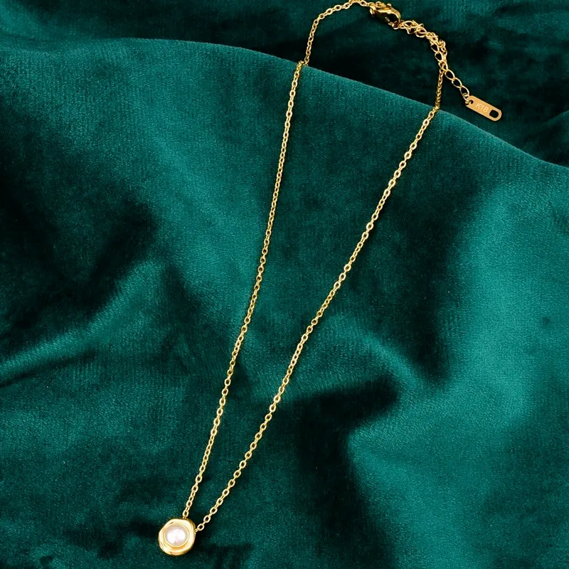Mode Echte 18 Karat vergoldet Titanstahl Choker Halskette Elegante Ins Runde Barock Perlen Halskette Für Frauen Partei Schmuck