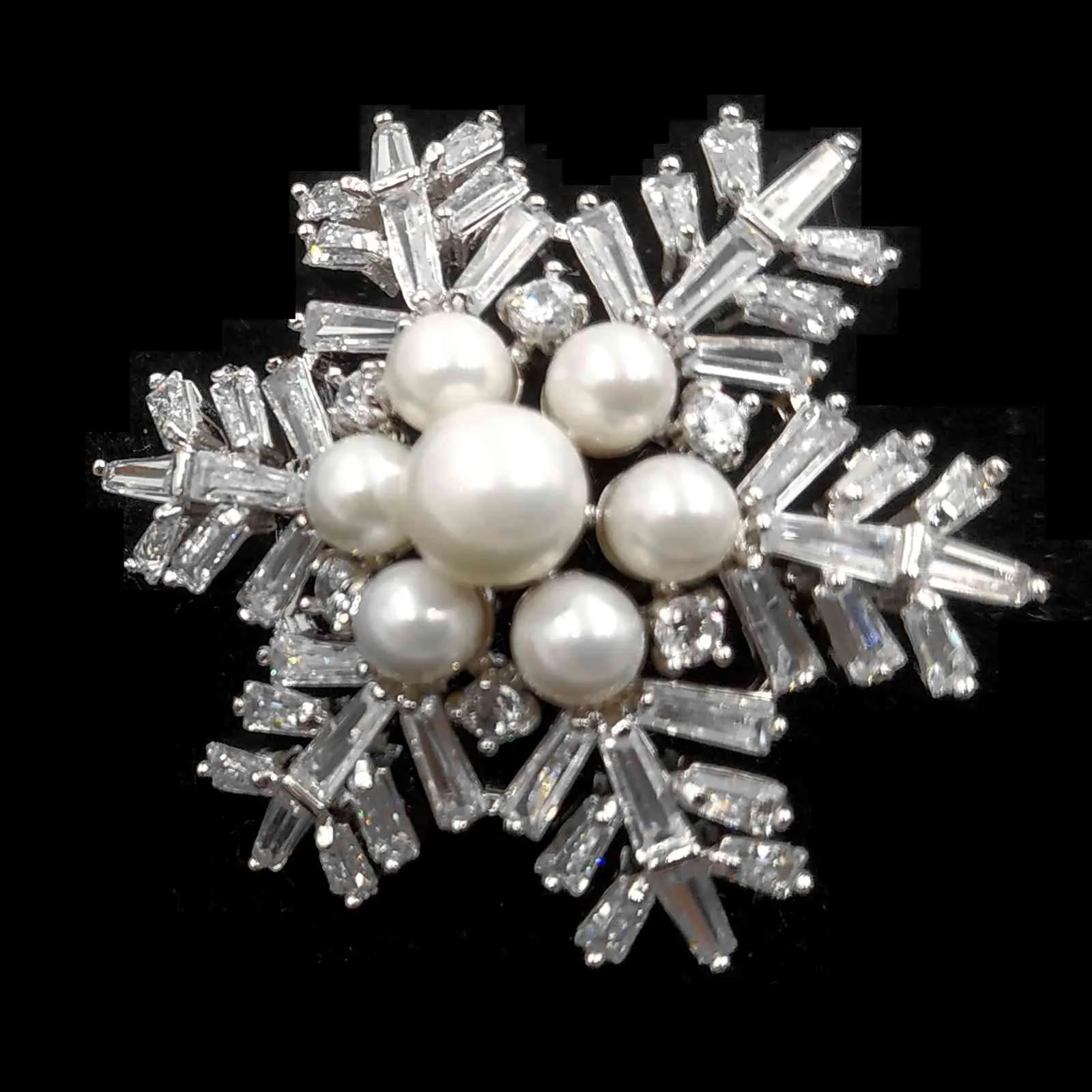 冬の休日のジュエリーのバゲットのカットCZクラスターの真珠のスノーフレークの母の母親の雪の雪の花のピンや女性のコートのドレッシーな服