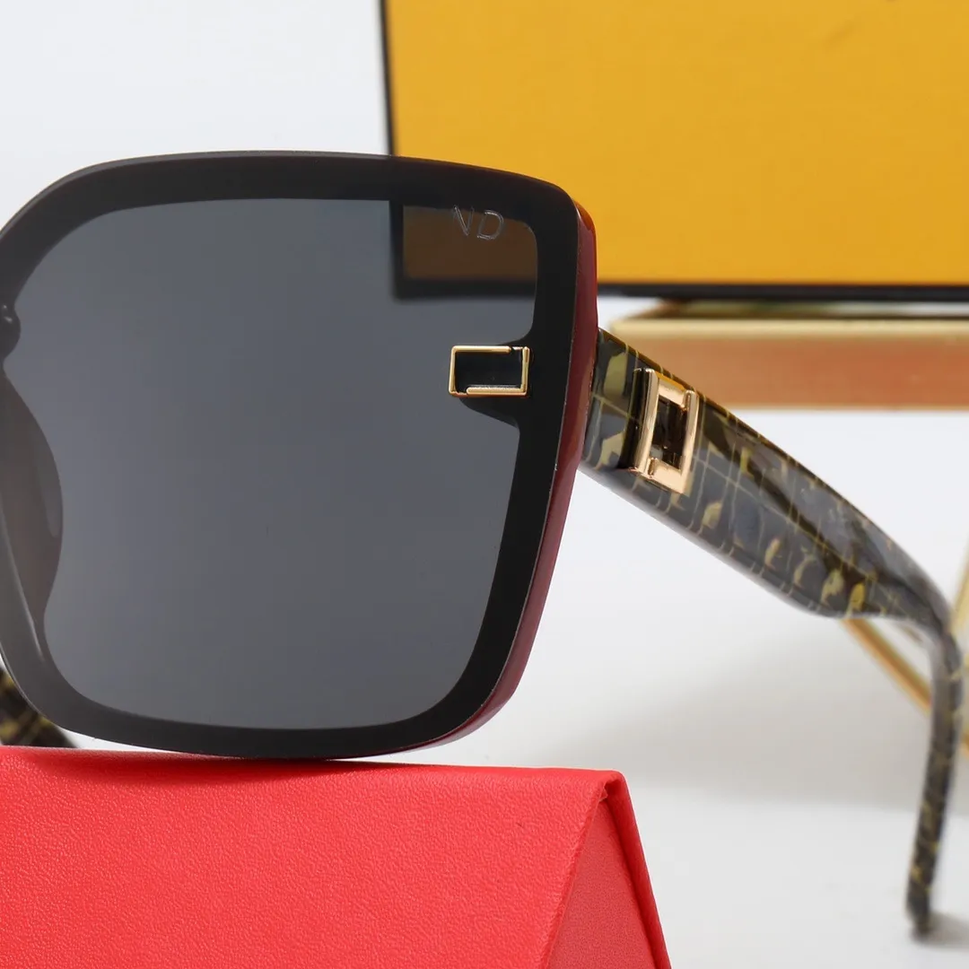 Últimas gafas de sol clásicas de moda de color Marco cuadrado Gafas decorativas vintage de alta calidad