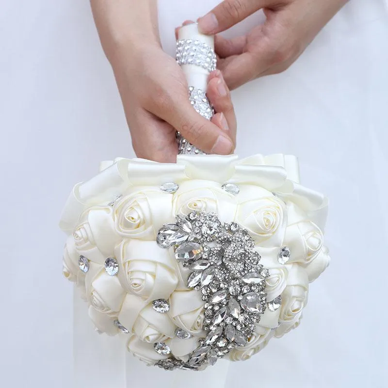 Fiori da sposa Bouquet di raso di cristallo con nastro artificiale da sposa damigella d'onore bouquet di diamanti Flores De Boda W445215L