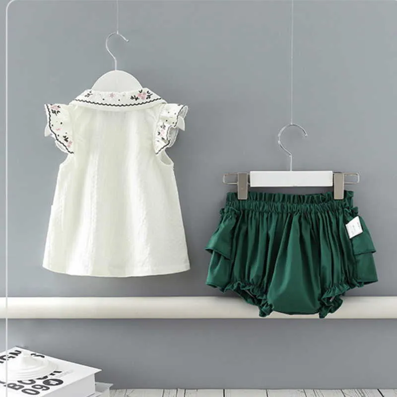 Atacado primavera meninas sets sem mangas Peter Pan Collar White Top + Verde Solid Color Shorts Kids Roupas E9212 210610