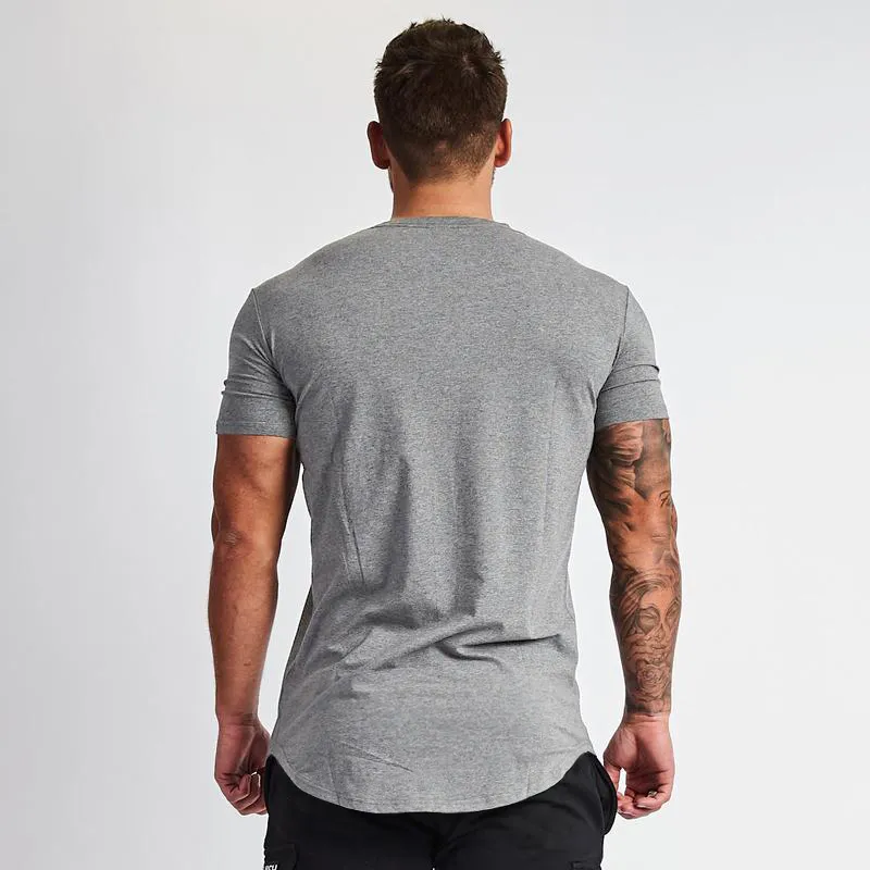 Muscleguys 새로운 일반 의류 피트니스 티셔츠 남자 O 넥 티셔츠 코튼 보디 빌딩 티셔츠 슬림 맞는 탑스 체육관 Tshirt Homme 210315