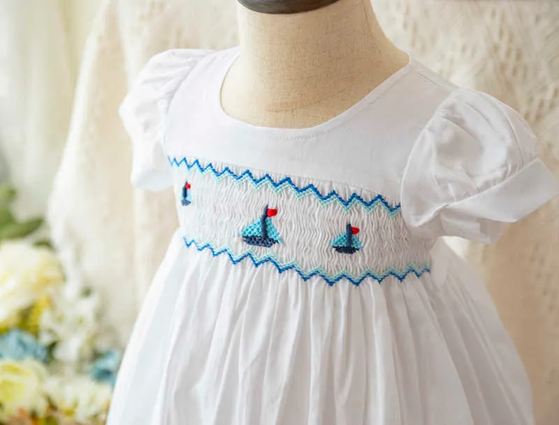 Baby Girls Smocked Dresses Childen Vit Broderi Segelbåt Frocks Spädbarn Smocking Handgjorda Klänning Barn Boutiquer Kläder 210615