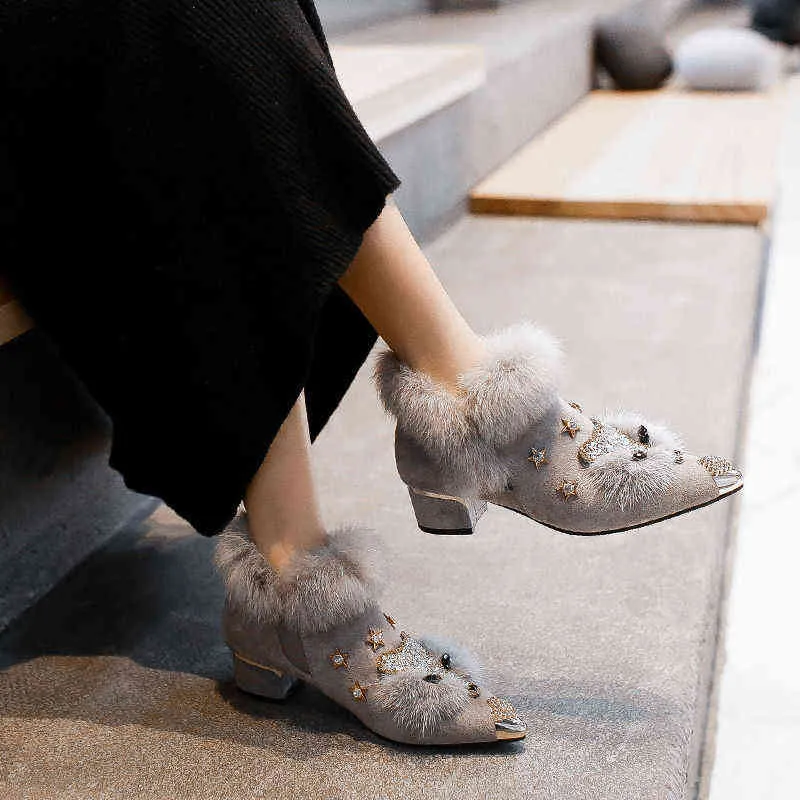 Buty zimowe damskie szpiczaste metalowe kostki kryształowy wzór lisa damskie Toe brokatowe futrzane mokasyny Bottes Femme