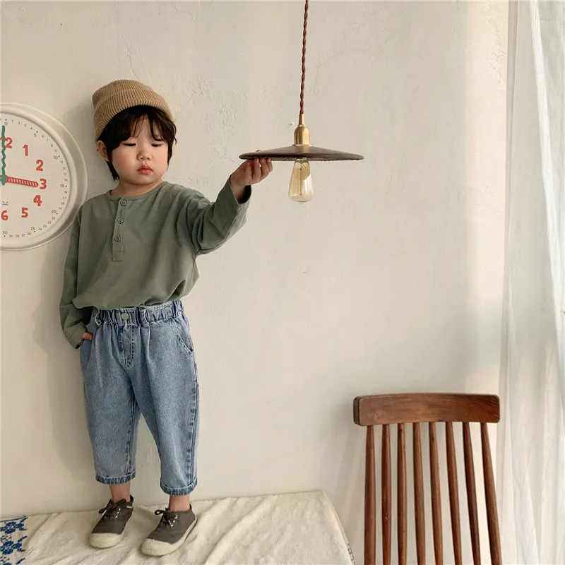 Koreanischer Stil Frühling Mädchen Jungen lose lässige Jeans 2-6 Jahre Kinder Kinder elastische All-Match-Denim-Hosen 210317