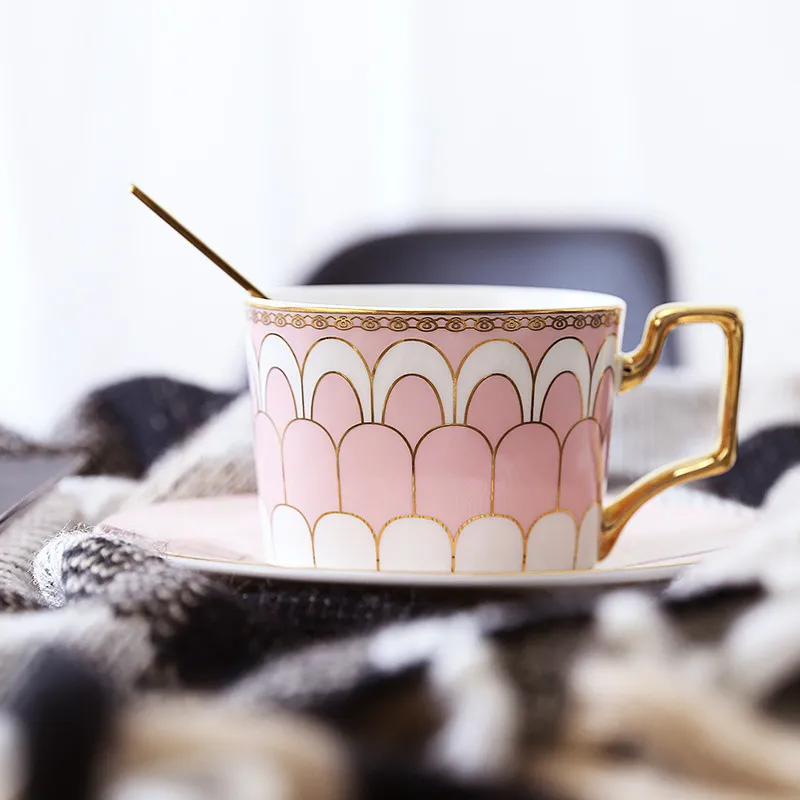 Tasses à café de luxe européennes, soucoupes en porcelaine royale, ensemble de tasses à thé britannique exquises, à la mode, cadeau 227f