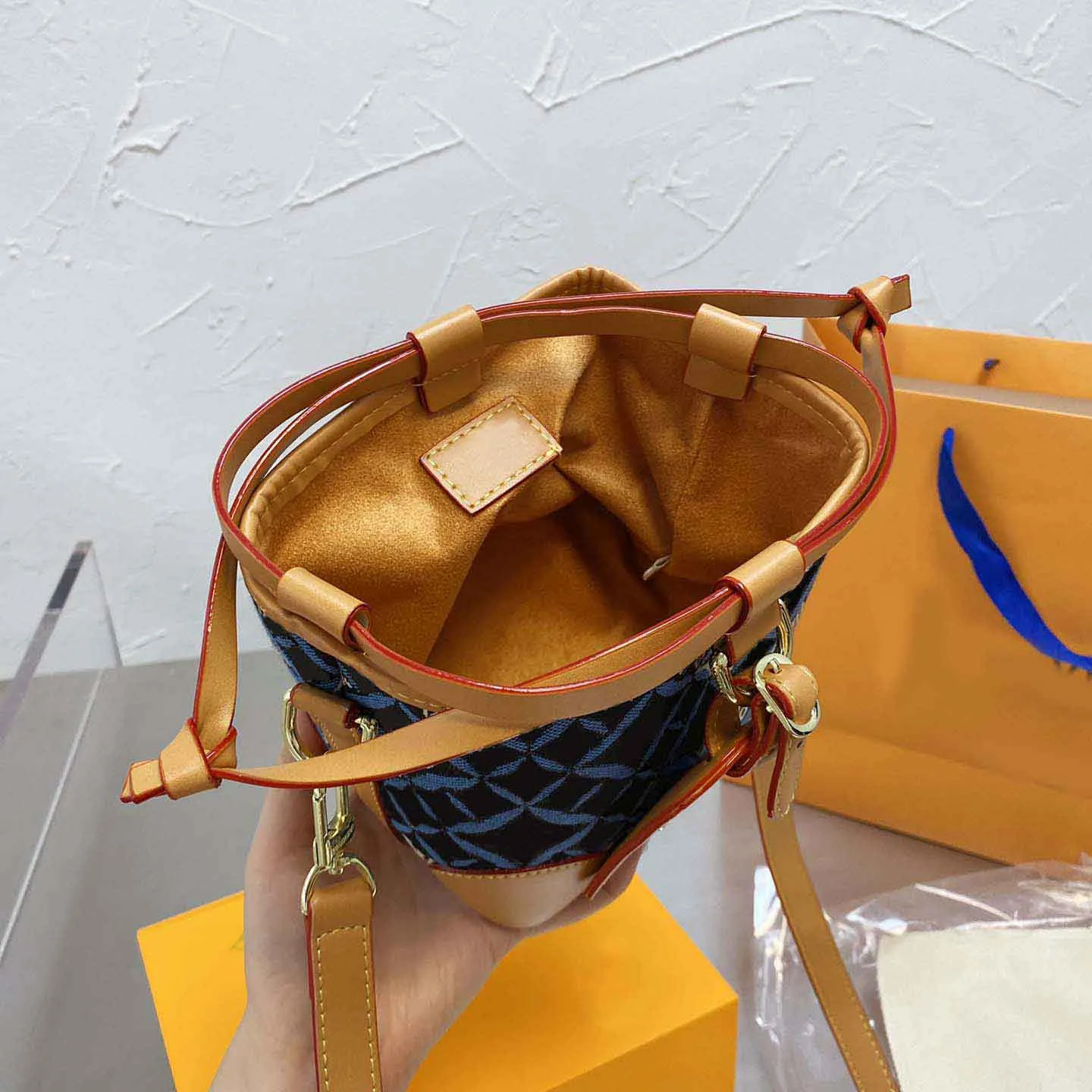 Women Bags 21SS Fashion Drawstring Bag Classical Female Designers Shoulder bag Luxurys Handbags Stylist Grace Elements