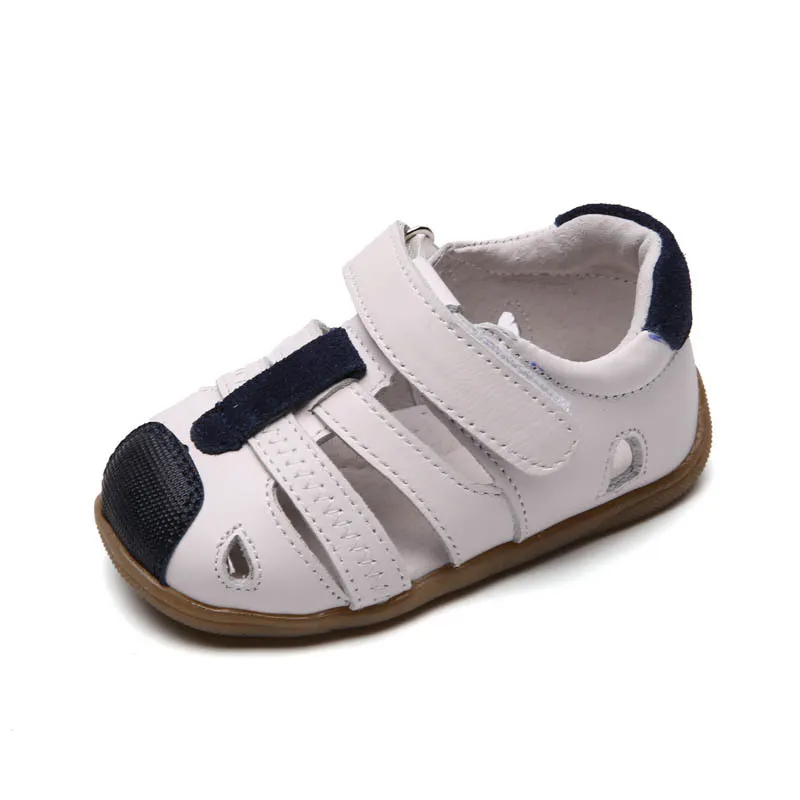 Kleine Jungen Sandalen Echtes Leder Geschlossene Zehe Neue Kinder Schuhe Kleinkind Sommer Schuhe Arch Support Orthopädische Einlegesohle SandQ 210306