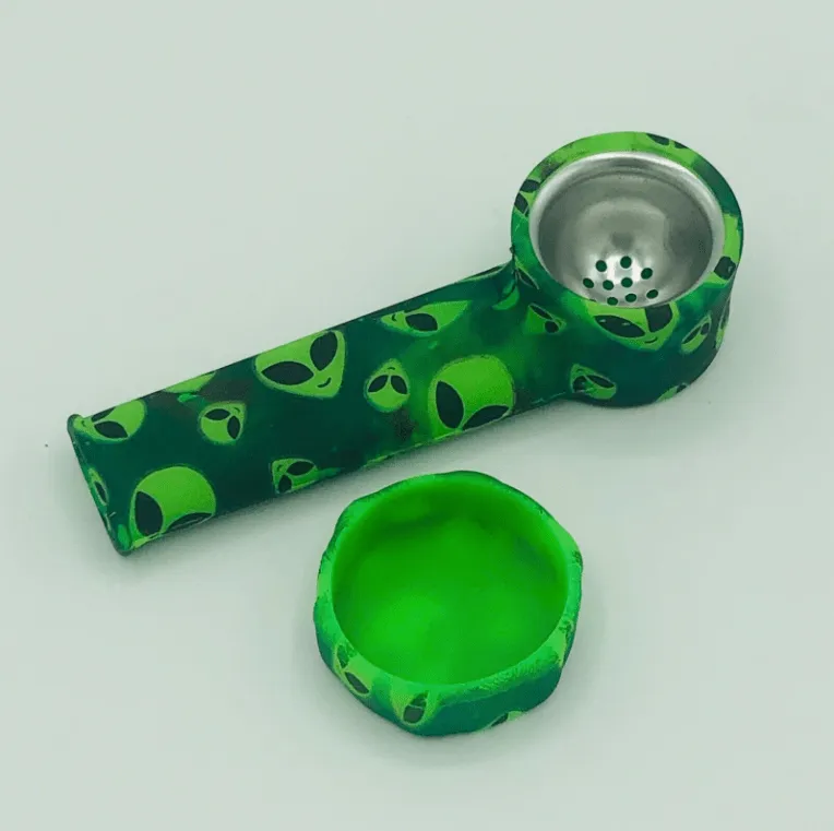 Green Alien Head Silicone Smoking Pipe with Metal Bowl Cap Lid8733243