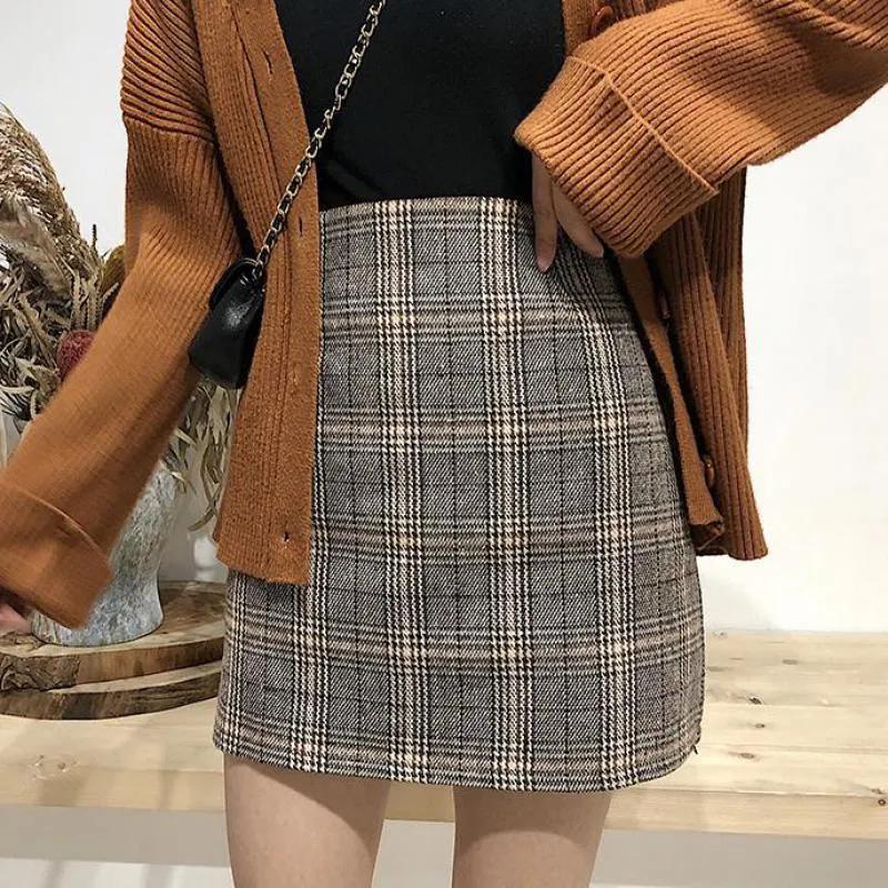 College Wind Skirt Autumn And Winter Womens Students Retro Plaid A Word Short Skirt High Waist Bag Hip Step Skirt 210311