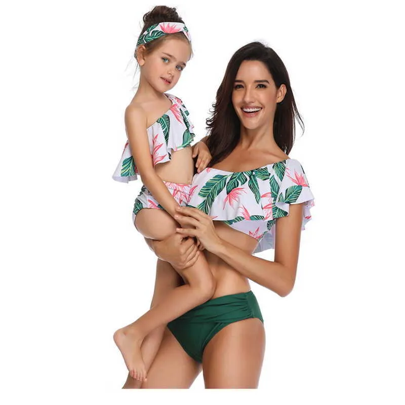 Summer Family Matching Swimsuit Sets Floral Halter Ruffles Bikini Triangle Swimming Trunks Mother Daughter E0121 210610