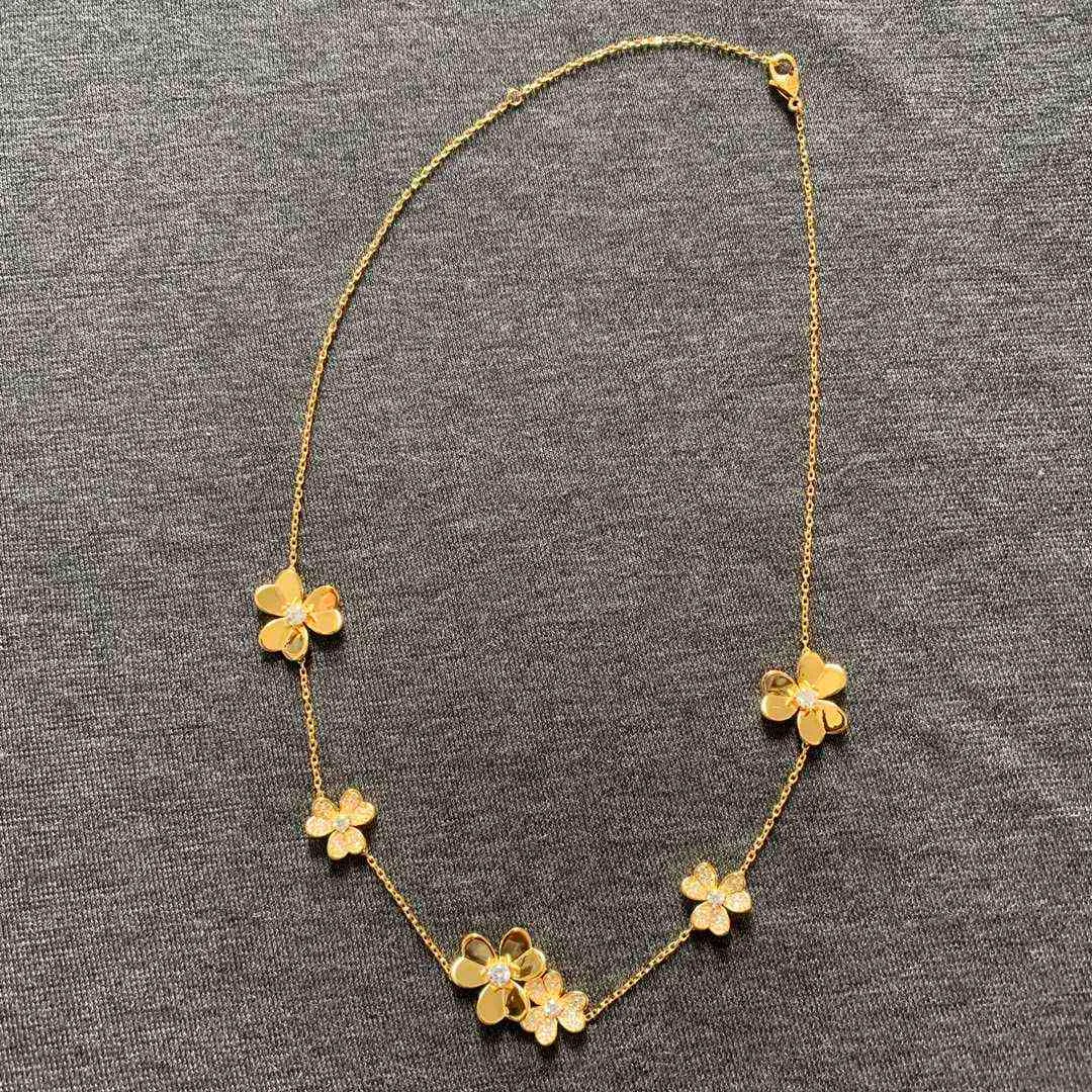 Brand Pure 925 Severling Silver Jewelry для женщин Золотой цвет цветочный кулон Luck Clover Sakura Свадебная вечеринка Ожерелье 3864516