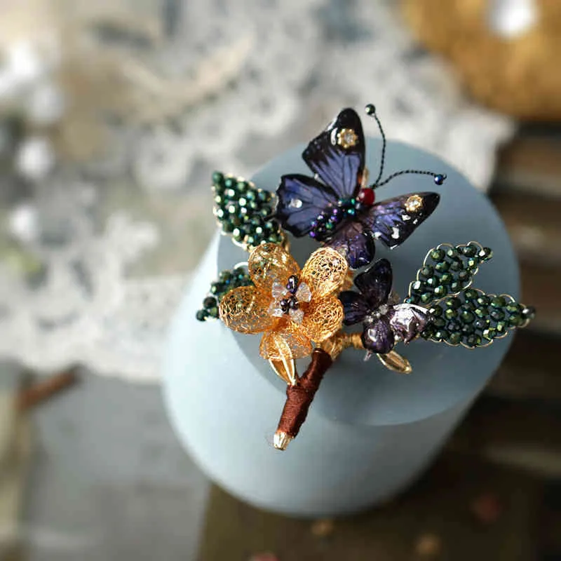 2021 Creative Mode Smycken Handgjorda Net Flower Butterfly Vintage Klänning Brosch Pin för Kvinnor