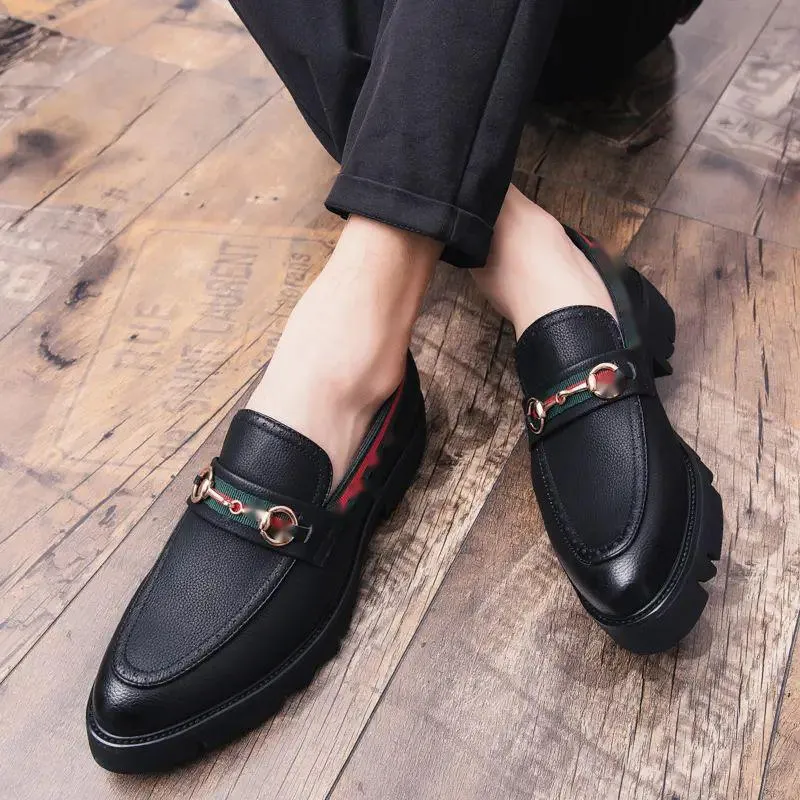 Loafers Casual Business Skor 2021 Nytt mode Män Skor Massivt PU-läder Utomhus Snörklänning Klassisk Bekväm Vår Höst Runda tår DP045