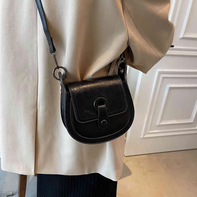Vänster sida Mini Digner PU Lärande Zadel Crossbody Shoulder Väskor För Kvinnor 2021 Hit Winter Simple Fashion Lady Travel Handbagsy3ef