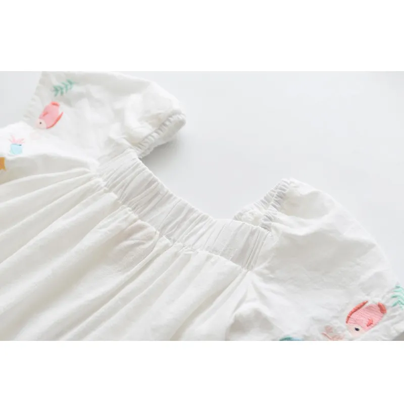 الحب ddmm الفتيات القمصان الصيف جديد ملابس الأطفال الفتيات لطيف الزهور الصغيرة الأسماك rmbroidery الكتف قصيرة الأكمام قميص 210306
