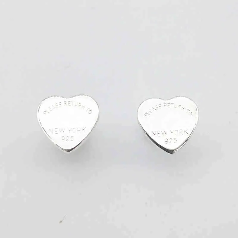 Ladies S925 Sterling Silver Classic Hearthaped Silverörhängen Studs Smycken Lovers Sweet Romantic Holiday Anniversary Gift 22014016254