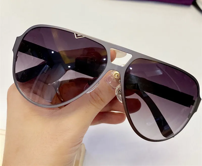 NOWOŚĆ 2252 MĘŻCZYZN KLASYJNE OSTRODY SUNGASSES Fashion Oval Frame Coating Sun Sunglasses Uv400 Lens Fibre Legs Style Style Okulowanie Wit254D