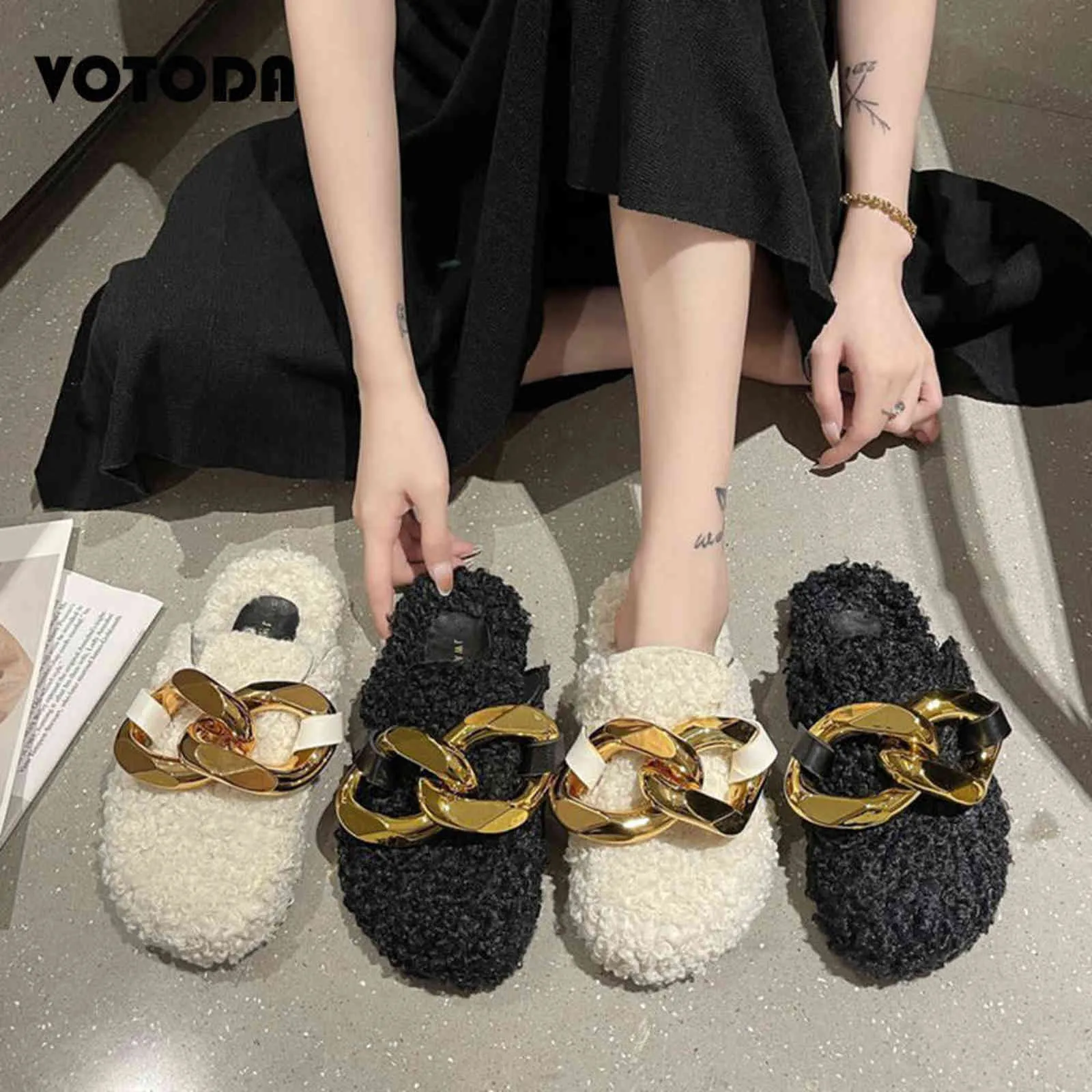 Designer Kvinnor Skor Bag Set Guldkedja Plush Tofflor Flat Furry Faux Wool Fur Slides Ladies Chain Leather Handväska Skulderväska H1122