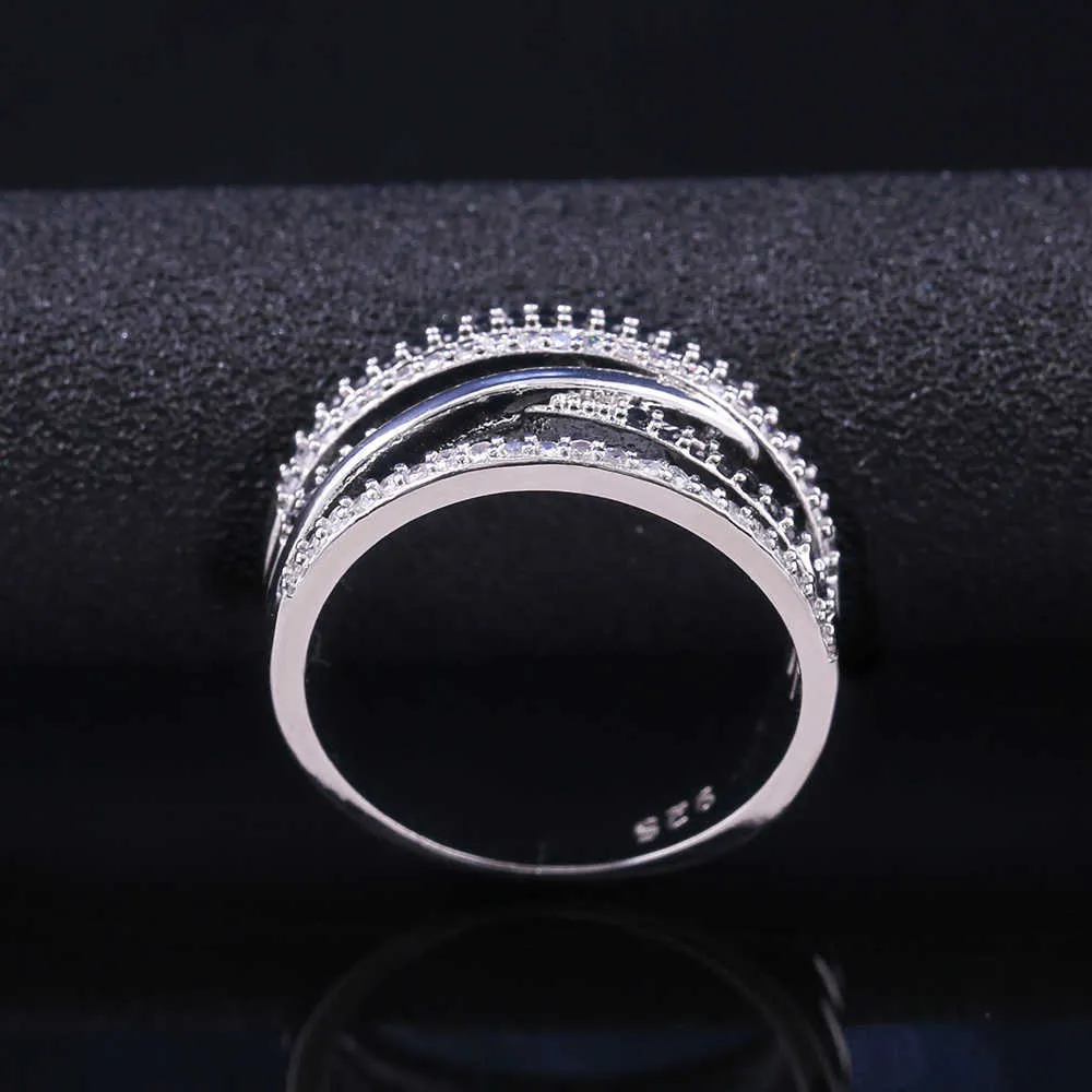 Huitan Nuovi anelli da dito da donna in stile etnico con pietra bianca nera Micro pavimentato regalo a sorpresa le donne Anelli di gioielli alla moda Q4769065
