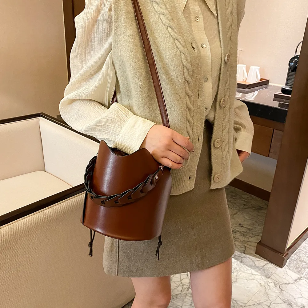 Retro PU Leather Women Shoulder Messenger Bags Fashion Woven Bucket Handbags Casual Solid Color Female Daily Crossbody Bags