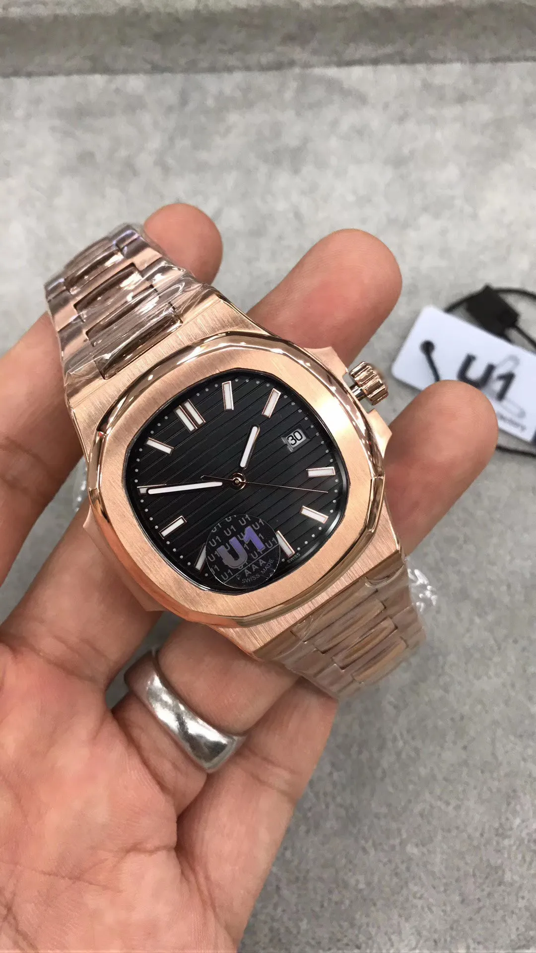 Gli uomini classici U1 realizzano orologi in oro rosa 18 carati completi con bracciale bianco e nero 324 Trainspotter orologio meccanico automatico da 40 mm blu ge346A