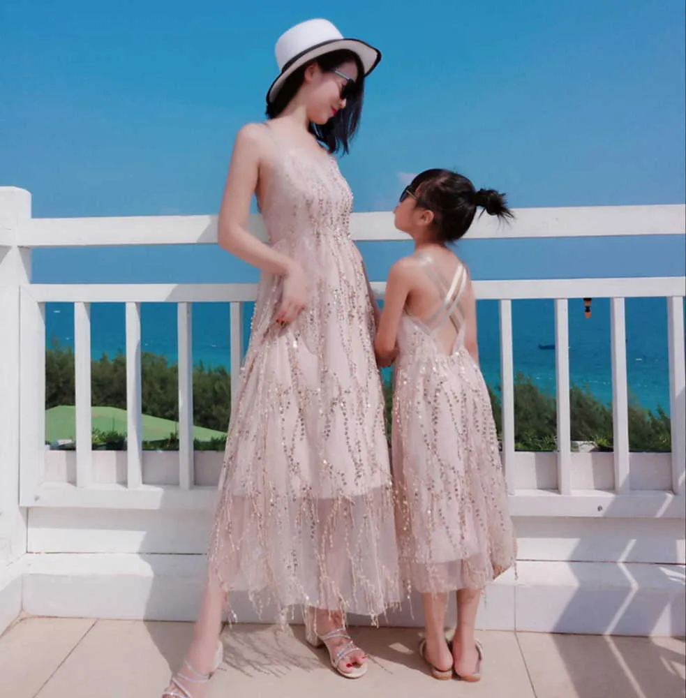 Mor dotter kläder strand klänning sommar sequins tofs förälder-barn kläder flicka outfit ym001 210610