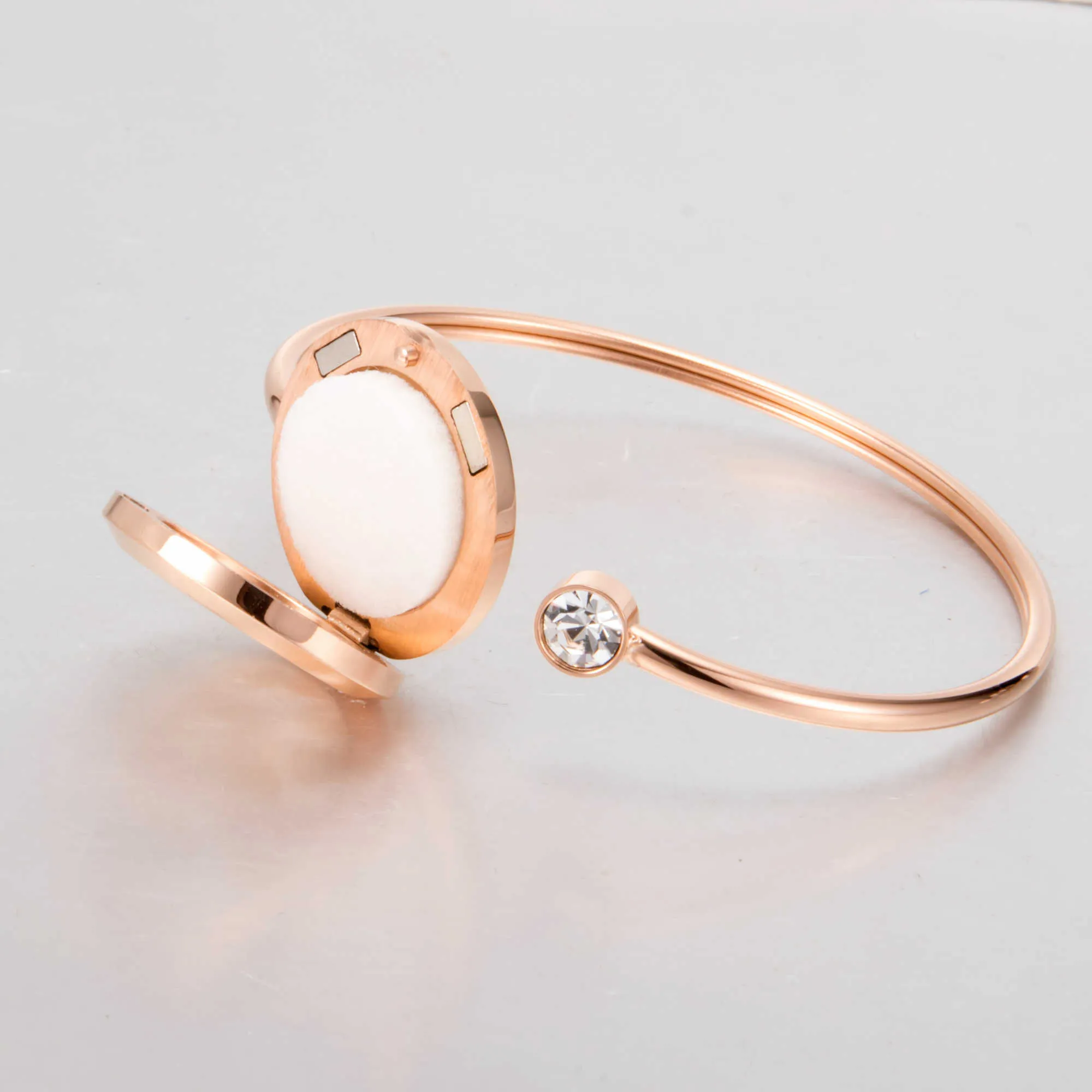 Эфирное масло диффузор браслет открыты розовое золото из нержавеющей стали L316 стальные простые браслеты для женщин ювелирные магазины Lotus Bangles Q0719