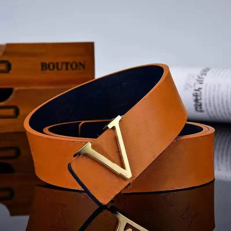 2021 Fashion Luxury Men Designers Belts Alloy V Buckle Belt Högkvalitativ äkta lädermidjeband264w